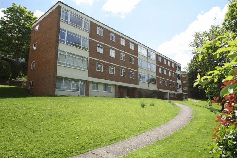 Green Hill Gate, High HP13 2 bed flat £1,275 pcm (£294 pw)