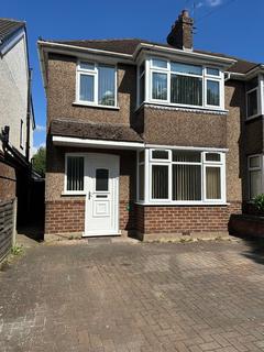 3 bedroom semi-detached house to rent, Tachbrook Road, CV31 3DE