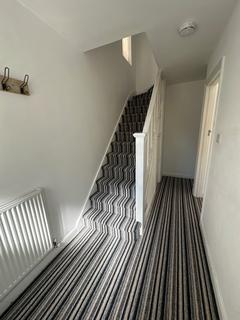 3 bedroom semi-detached house to rent, Tachbrook Road, CV31 3DE