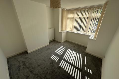 3 bedroom semi-detached house to rent, Tachbrook Road, CV31 3DE
