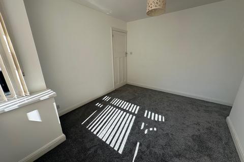 3 bedroom semi-detached house to rent, Tachbrook Road, CV31 3DE
