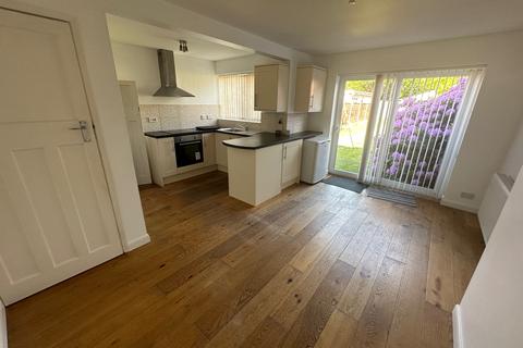 3 bedroom semi-detached house to rent, Tachbrook Road, CV31 3DE