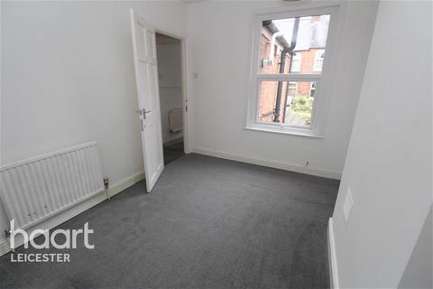 3 bedroom terraced house to rent, Henton Road off Glenfield Road