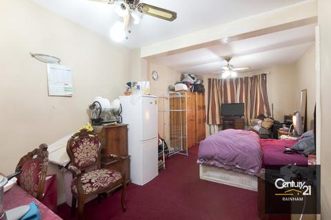 4 bedroom end of terrace house for sale - Brooks Croft Rd E17