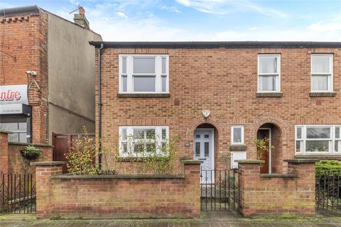 3 bedroom end of terrace house to rent, Putney Bridge Road, London