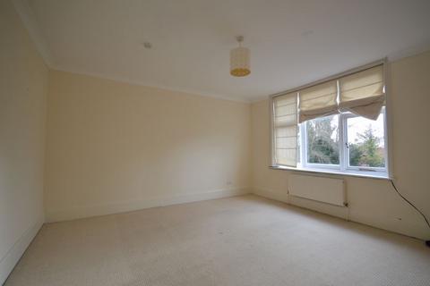 2 bedroom flat to rent, Crossways Road, Grayshott