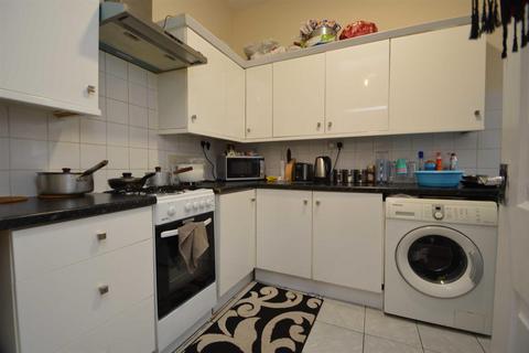 2 bedroom flat for sale, Toronto Road, Ilford