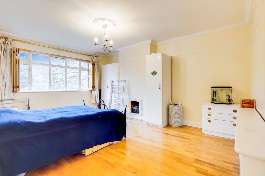 11 Master Bedroom-0
