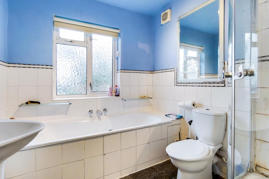 14 Bathroom-0