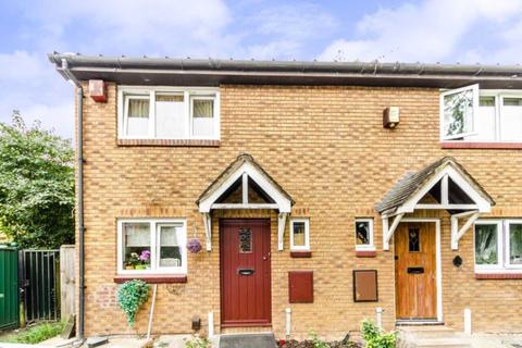 3 bedroom end of terrace house to rent - Winchester Road, Beckton