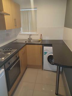 Studio to rent, New Broadway, Hillingdon, UB10