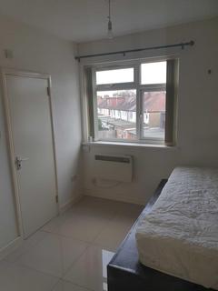 Studio to rent, New Broadway, Hillingdon, UB10