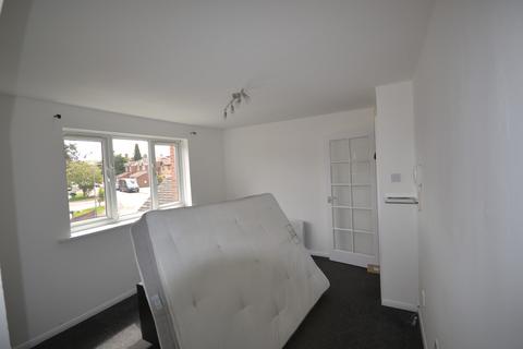 Studio to rent, Express Drive, Ilford