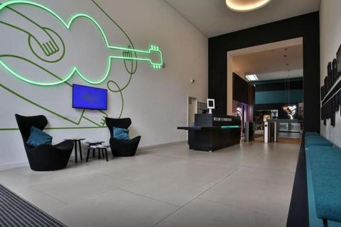 Studio to rent - Shepherds Bush Road