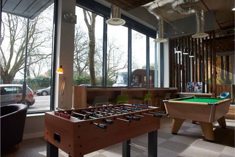 Studio to rent - Market Road