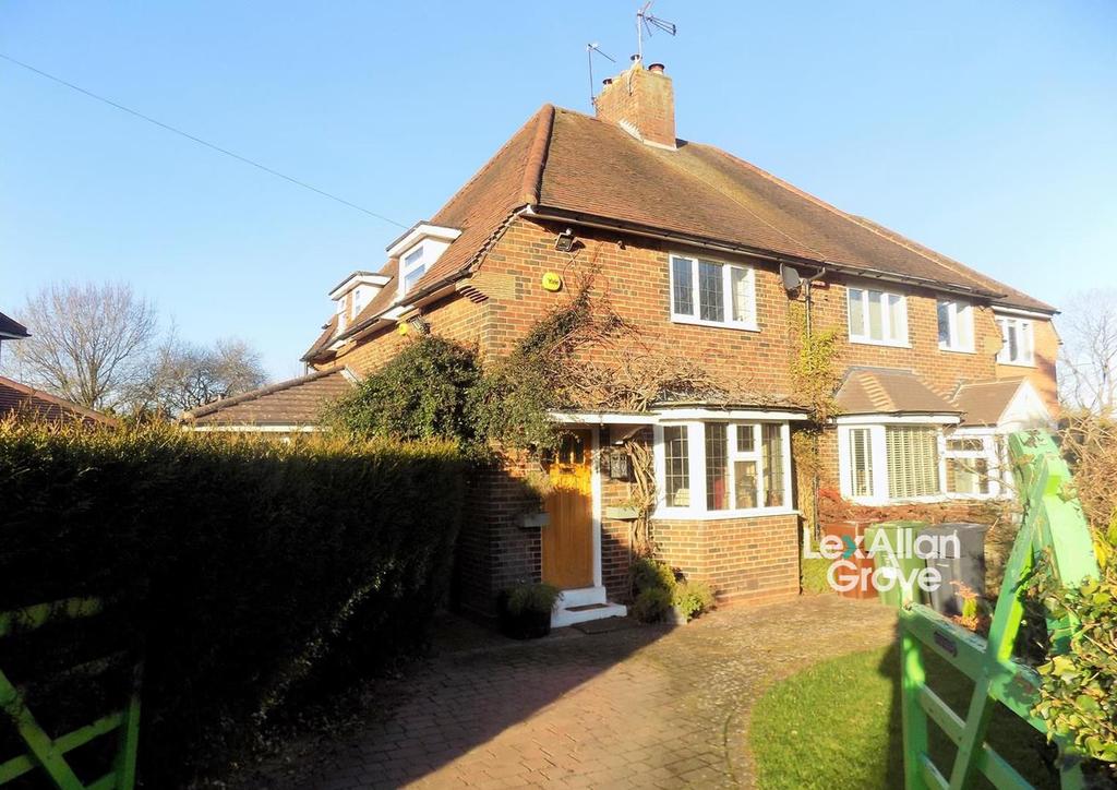 The Close, Hunnington, Halesowen 3 bed semidetached house £315,000