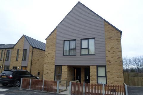 3 bedroom semi-detached house to rent, Spacious 3 bedroom semi detached house at Tower Rise, Sheffield, S2 3QX