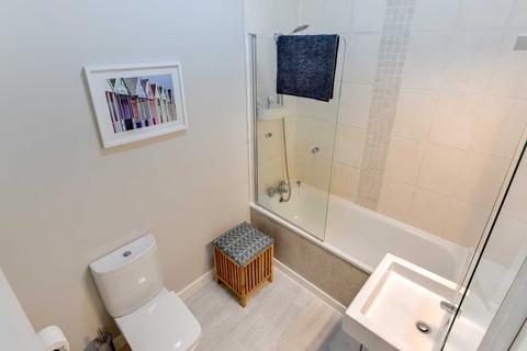 1 bedroom flat to rent - Beautiful One Bedroom Flat, 2 minutes from the sea - Albert Mansions, Hove