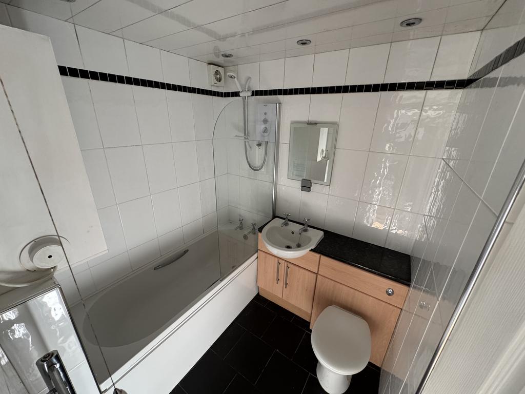 Apartment in Newcastle upon Tyne - View 5