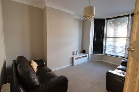 3 bedroom terraced house to rent, North End, Beresford Road Part Furnished