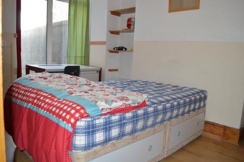 3 bedroom house share to rent, Rhondda Street