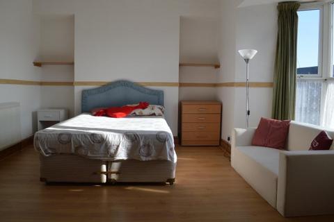 3 bedroom house share to rent, Rhondda Street