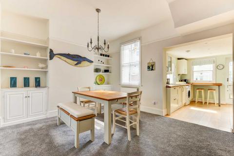 2 bedroom maisonette to rent, Seaside Family Retreat
