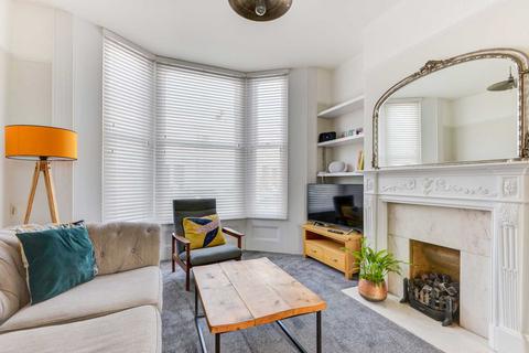 2 bedroom maisonette to rent, Seaside Family Retreat