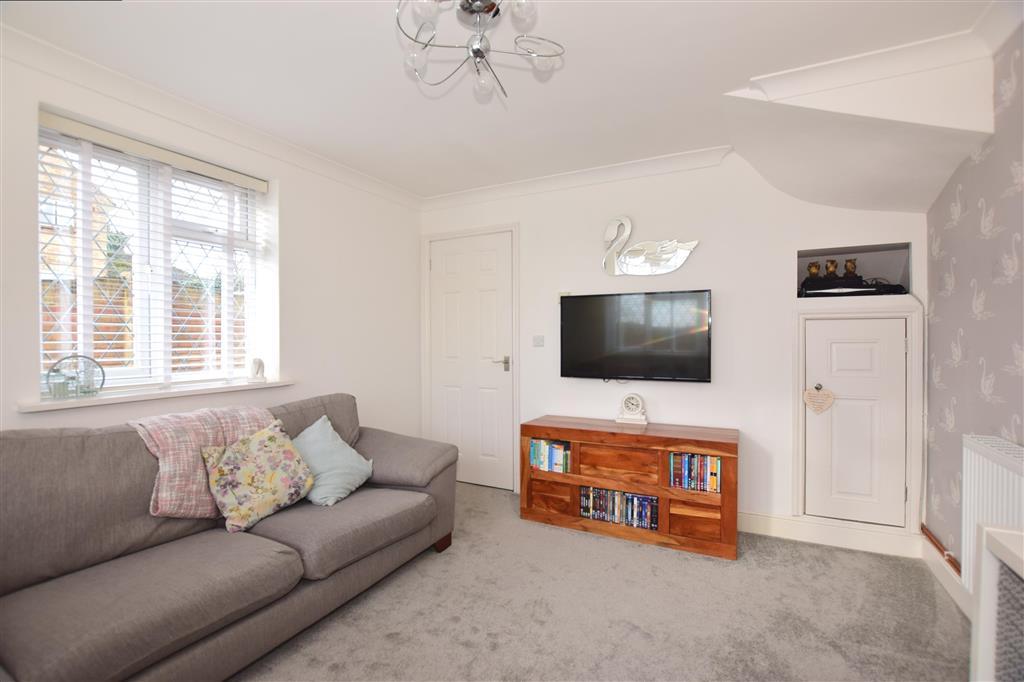 Frittenden Road, Wainscott, Rochester, Kent 2 bed end of terrace house