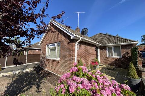 3 bedroom detached bungalow for sale, Dean Court, Hedge End, SO30 4EG