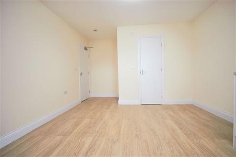 Property to rent, High Road, Finchley  N12
