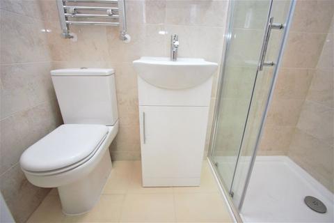 Property to rent, High Road, Finchley  N12