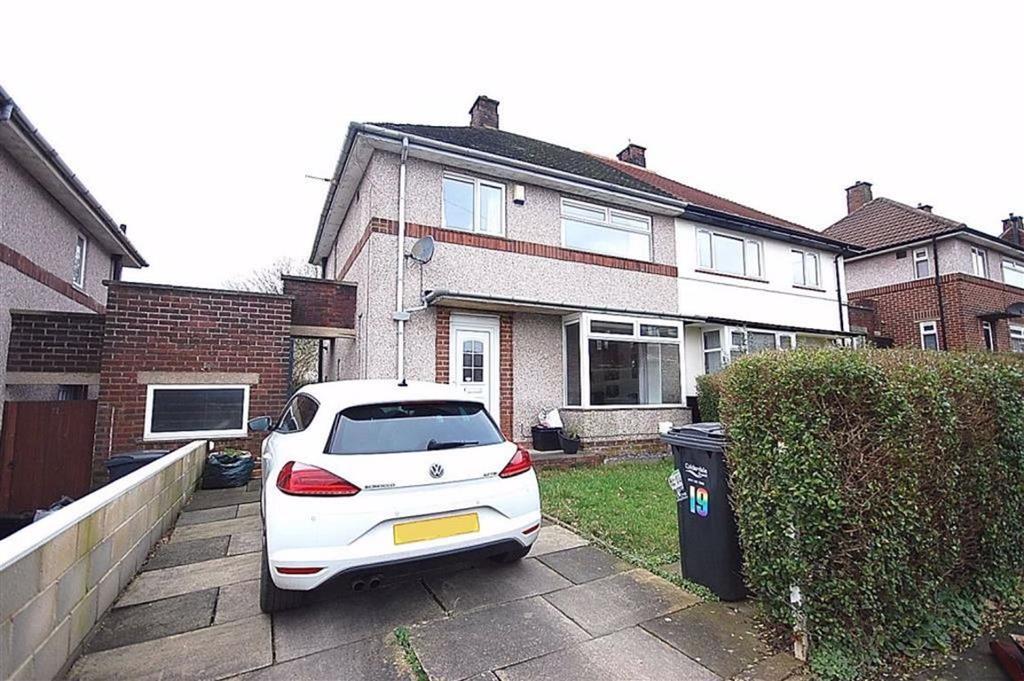 Fairless Avenue, Lightcliffe, Halifax, HX3 3 bed semidetached house