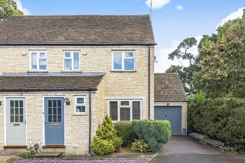 Eton Close,  Witney,  OX28