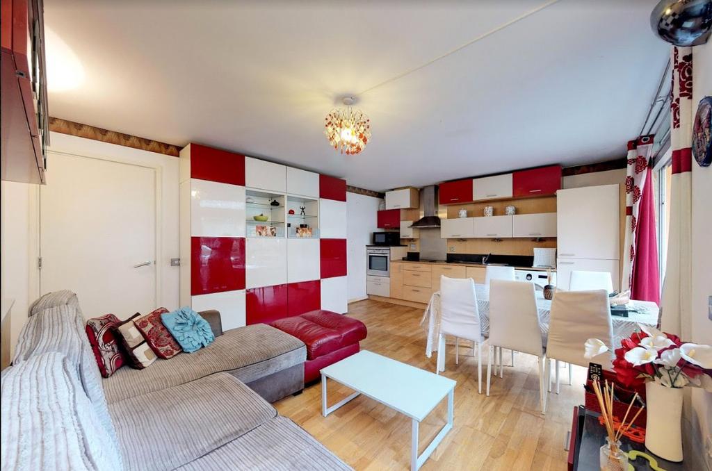 Kitchen/Reception