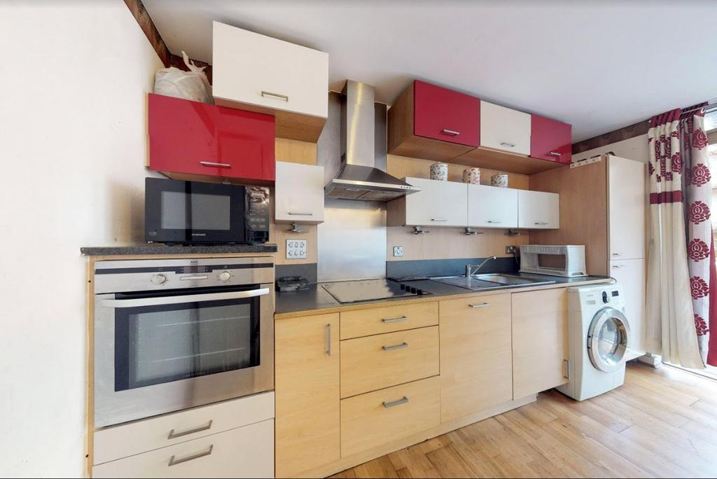 Kitchen/Reception