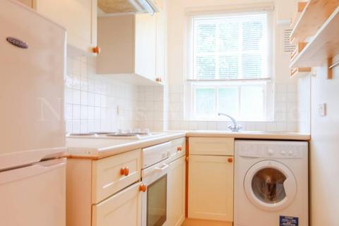 Studio to rent, Belsize Park NW3