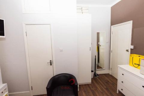 Studio to rent, Star Street, Paddington, , London  W2