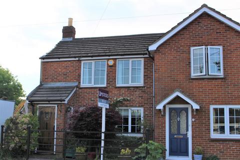2 bedroom end of terrace house to rent, Roman Road, Margaretting, Essex, CM15