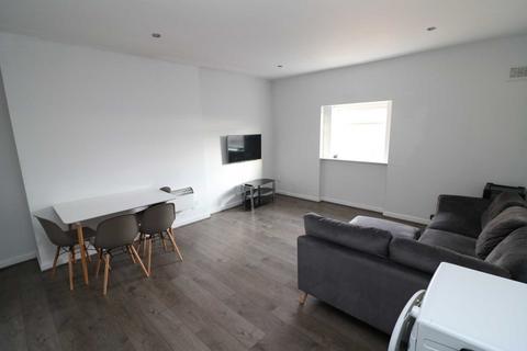 3 bedroom flat share to rent, Huskisson Street, Liverpool