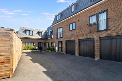 2 bedroom apartment to rent, Portland Yard, Bishopric, Horsham, RH12