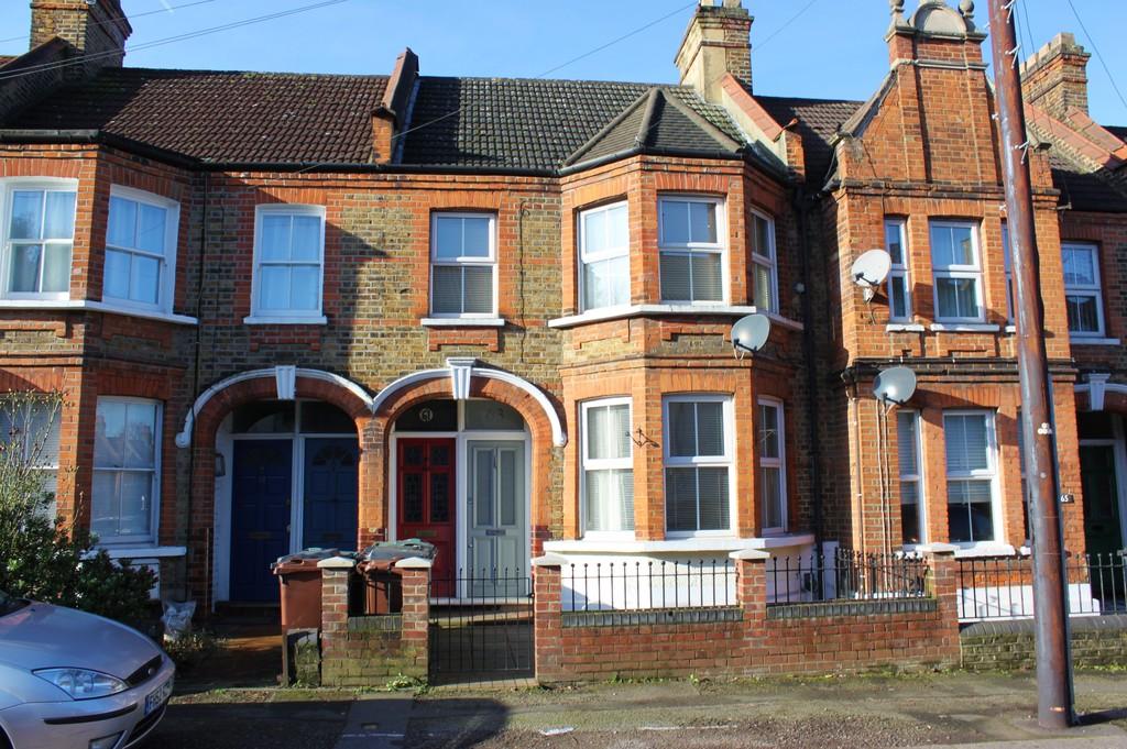 Chingford Lane, Woodford Green 2 bed ground floor flat £385,000
