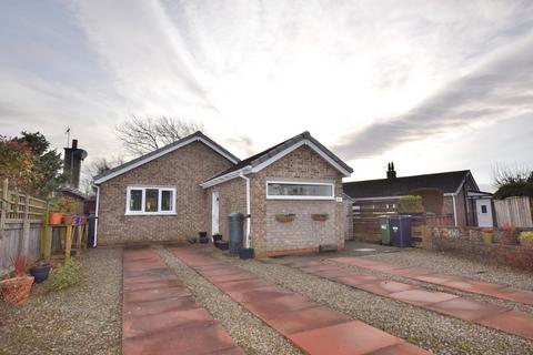 2 bedroom detached bungalow to rent, White Rose Crescent, Richmond