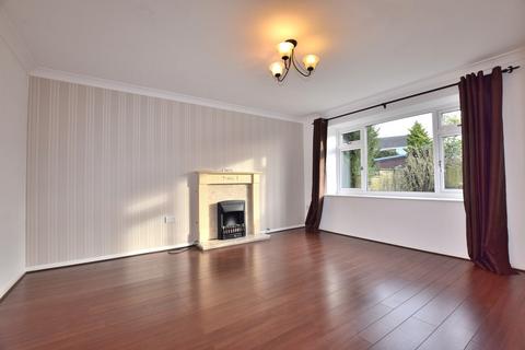 2 bedroom detached bungalow to rent, White Rose Crescent, Richmond