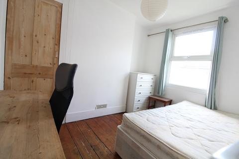 4 bedroom terraced house to rent, St Mary Magdalene Street