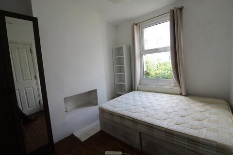4 bedroom terraced house to rent, St Mary Magdalene Street
