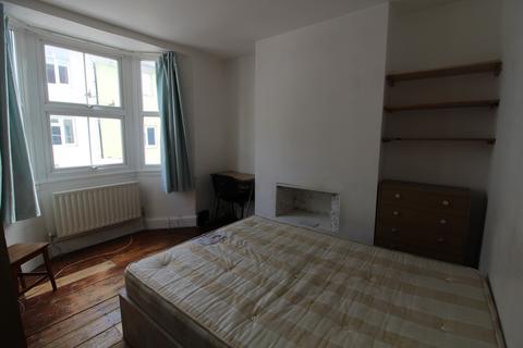 4 bedroom terraced house to rent, St Mary Magdalene Street
