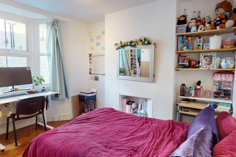 4 bedroom terraced house to rent, St Mary Magdalene Street