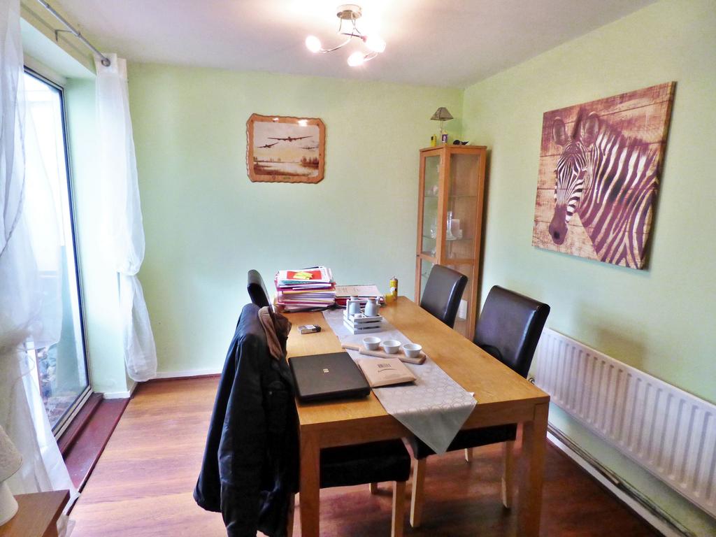 Hazeldene Avenue, Newcastle upon Tyne, Tyne and Wear, NE3 3XU 3 bed