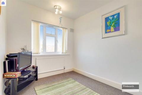 2 bedroom apartment for sale, Hyde Court, Kingsbury NW9